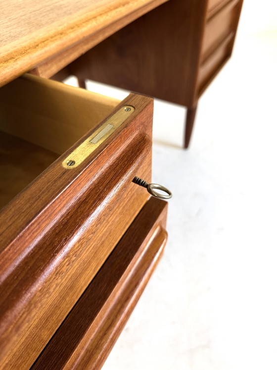 Vintage Teakhouten Bureau, Svend Åge Madsen ‘60 – Wood, Brass (photo 8 of 15)