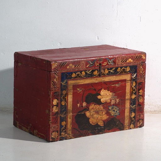 Antike zinnoberrot bemalte Truhe aus Kiefernholz – China, circa 1900