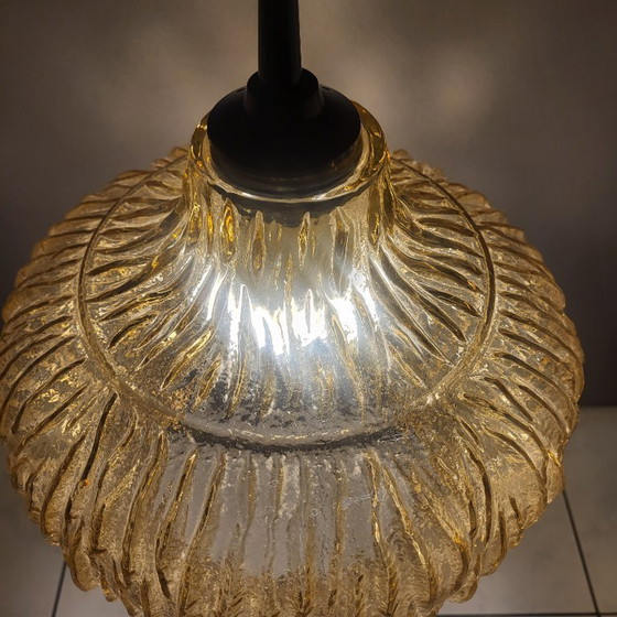 Image 1 of Lampada a sospensione vintage in vetro ambrato iridescente degli anni '60-'70