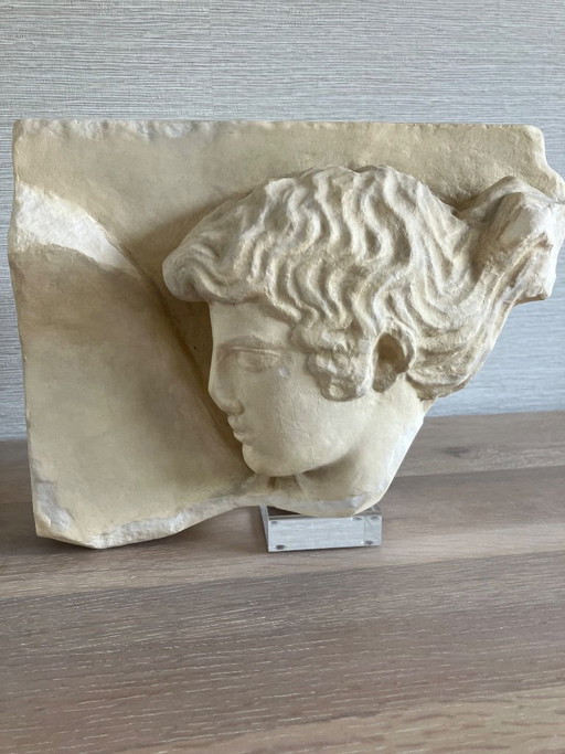 Réplica de la escultura de la diosa Iris, Museo de la Acrópolis, Atenas.