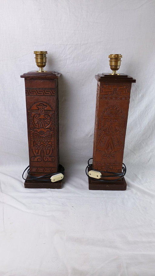 Paar Angel L. Pazmino Totemlampen in vintage leer met Azteekse, Inca- of Maya-motieven