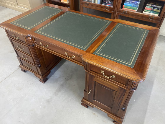 Image 1 of Beautiful classic English Chesterfield desk with green leather inlay