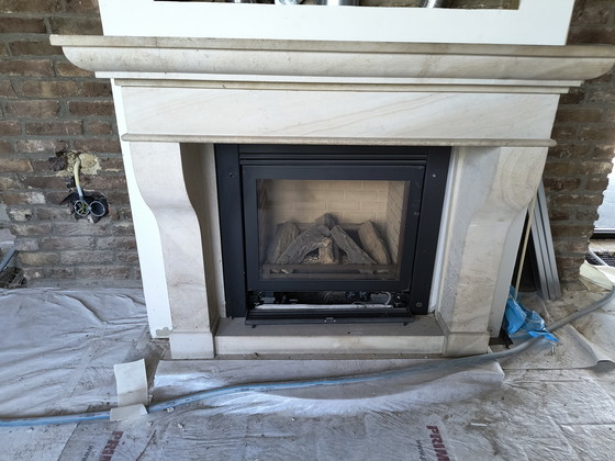 Image 1 of Caminetto a gas Dru con cornice in marmo