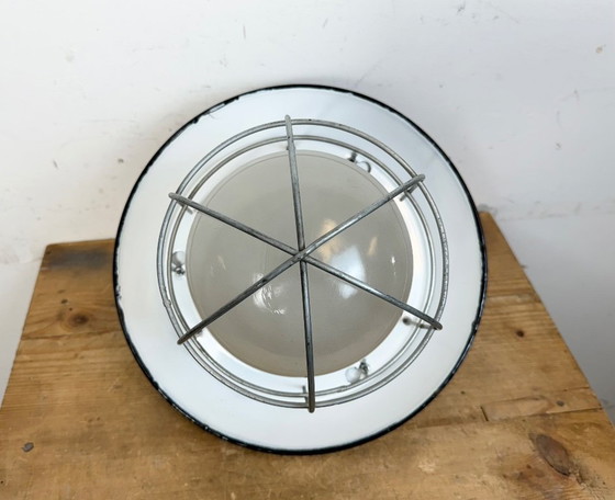 Image 1 of Industriële zwarte geëmailleerde fabriekshanglamp, jaren 60