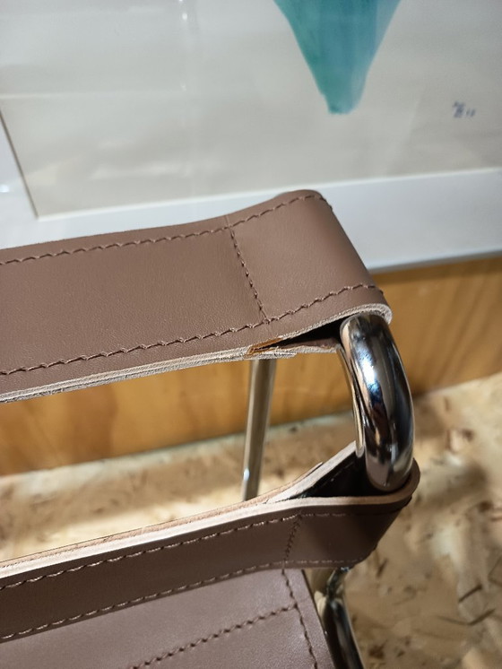Image 1 of Poltrone Knoll Wassily B3 2 nuove/usate in pelle color noce di Marcel Breuer € 4.400
