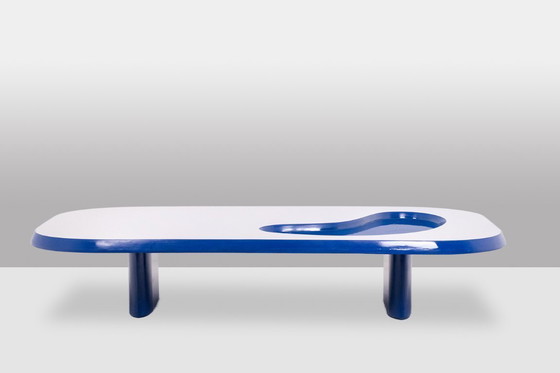 Image 1 of Tavolino organico in alluminio e laccato. Contemporaneo.