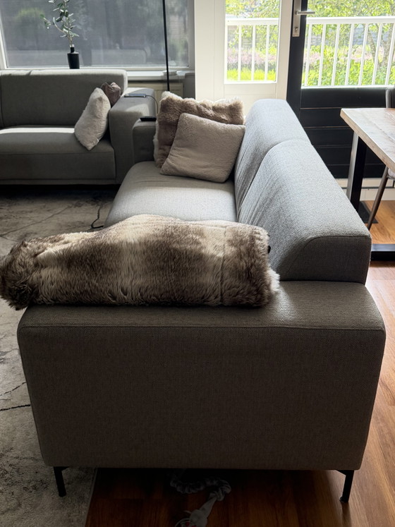 Image 1 of 2 Troubadour 3-Sitzer-Sofas hellgrau