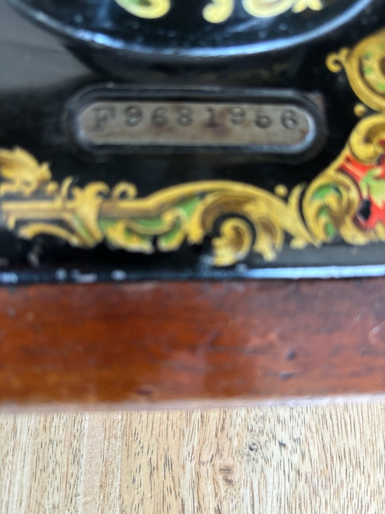 Singer 128K originale del 1920 – Clydebank, Scozia – Oggetti decorativi, Legno, Metallo (photo 7 of 15)