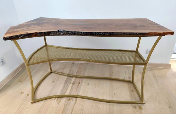 Image 1 of Oro del Perú | Consola exclusiva de madera de manzano con resina luminiscente turquesa y base dorada