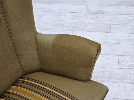 Image 1 of Sillón danés de respaldo alto de la década de 1960, tapizado original en lana verde.