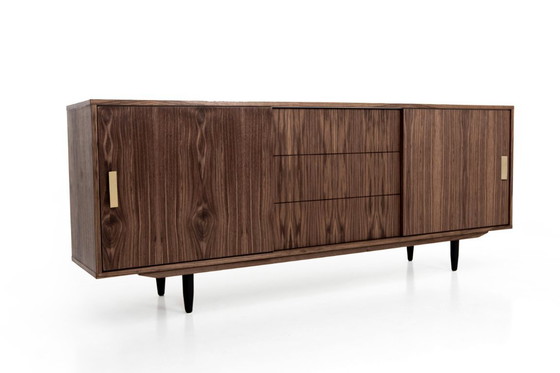 Image 1 of Cómoda O-S05 de nogal con puerta corredera y 3 cajones