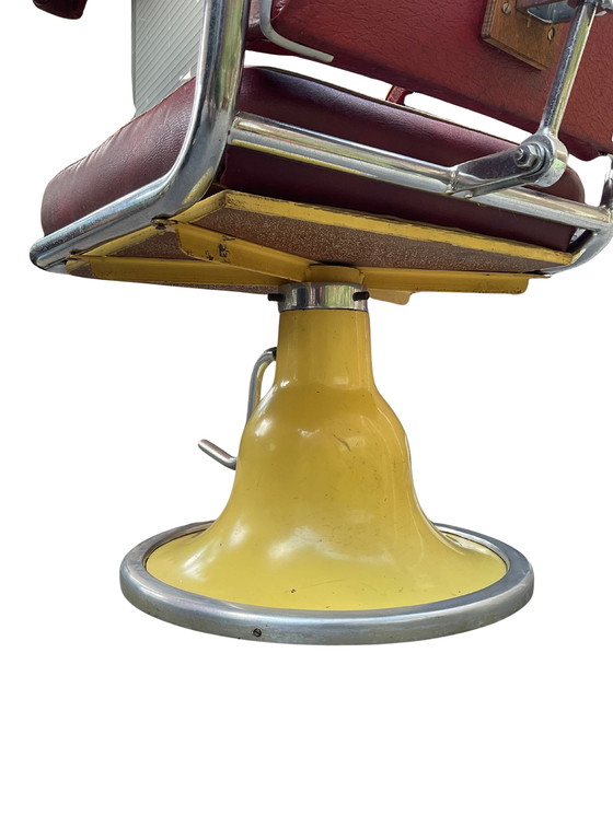 Image 1 of Alter Friseurstuhl