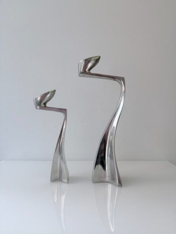 Portacandele Swan iconici di Matthew Hilton per SCP – Aluminium (photo 10 of 24)