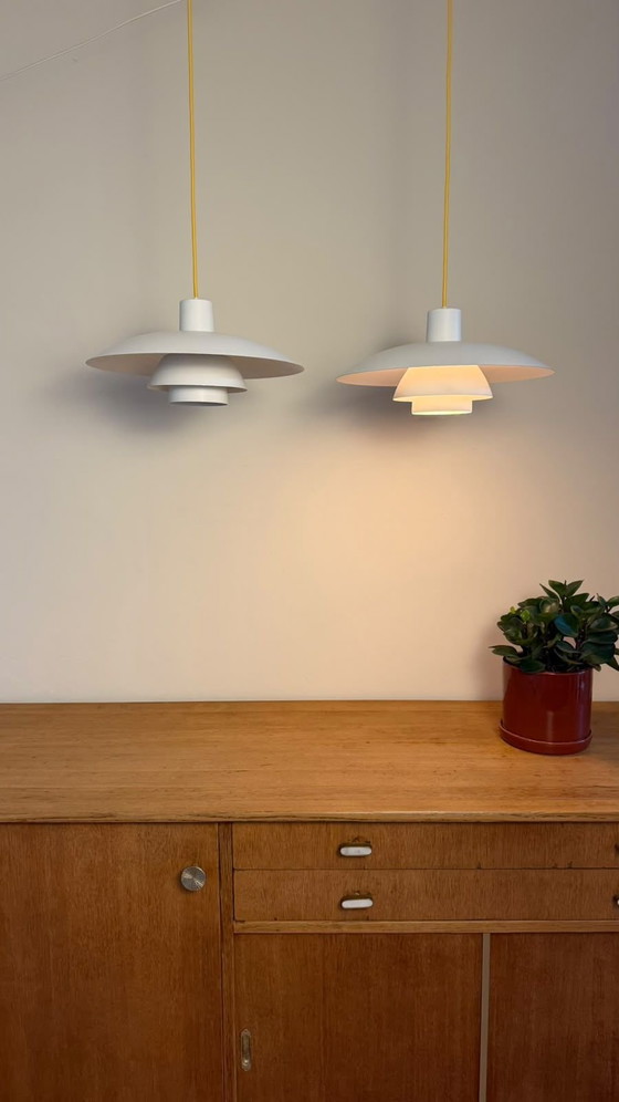 Set van 2 vintage PH4 hanglampen, Louis Poulsen, Metaal, Wit (foto 5 van 11)