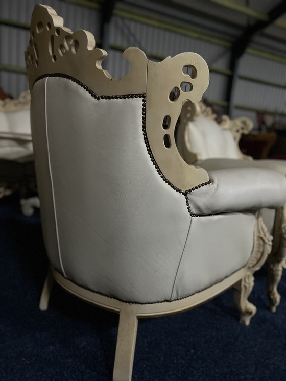 Image 1 of 2 barocke Sessel mit Lederbezug