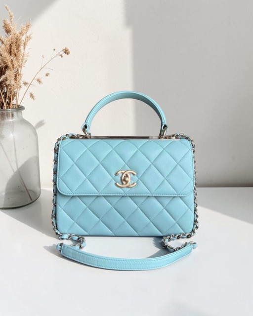 Borsa Chanel Trendy CC piccola - Pelle di agnello trapuntata color Tiffany con finiture dorate