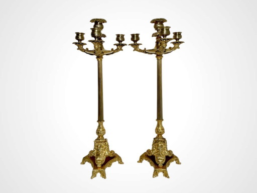 Paar Empire-Kandelaber aus vergoldeter Bronze – Antikes französisches Set aus vierflammigen Kerzenleuchtern (photo 2 of 10)