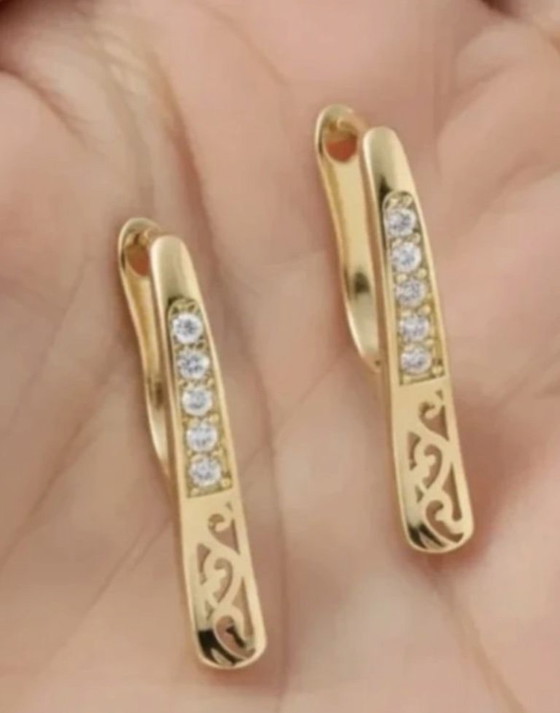 Elegante Creolen, 14-karätig vergoldet und mit Zirkonen verziert – sans marque, Geschenke (photo 2 of 5)