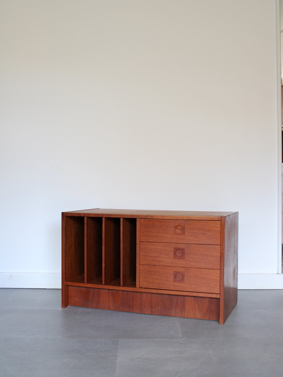 Mueble para discos de vinilo danés antiguo de teca. – Muebles TV, Wood, Vintage (photo 3 of 8)