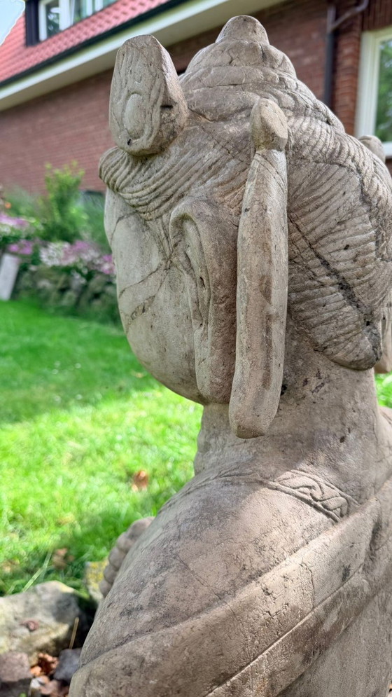 Image 1 of Monumentale Indonesische Tempelfiguur à Natuursteen – Java de Bali – 19e Eeuw