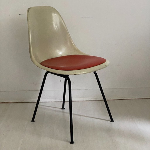 Silla DSX de Charles y Ray Eames, edición Herman Miller