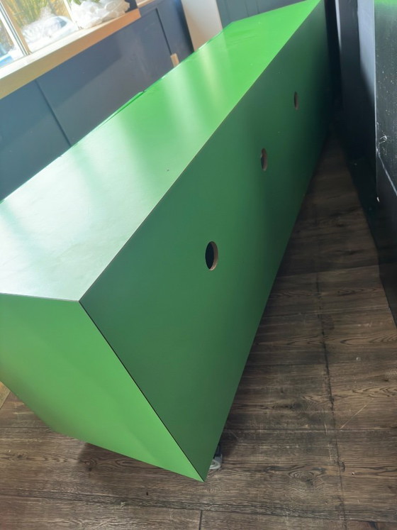 Image 1 of Aparador de 4 puertas verde brillante