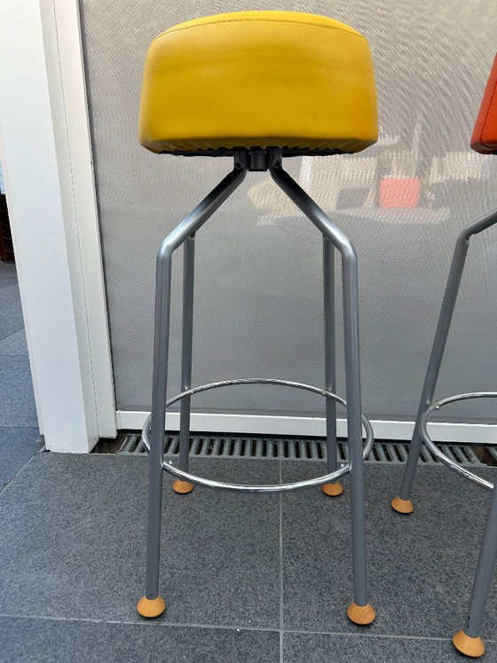 3 taburetes de bar estilo Memphis. – Javier mariscal, Leather (photo 13 of 13)