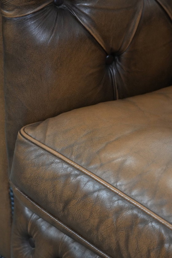 Image 1 of Poltrona Chesterfield marrone in pelle di mucca in stile inglese su ruote