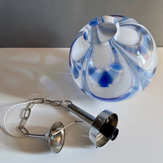 Image 1 of Lampada a sospensione in vetro soffiato di Murano in blu e bianco, design Space Age anni '70.