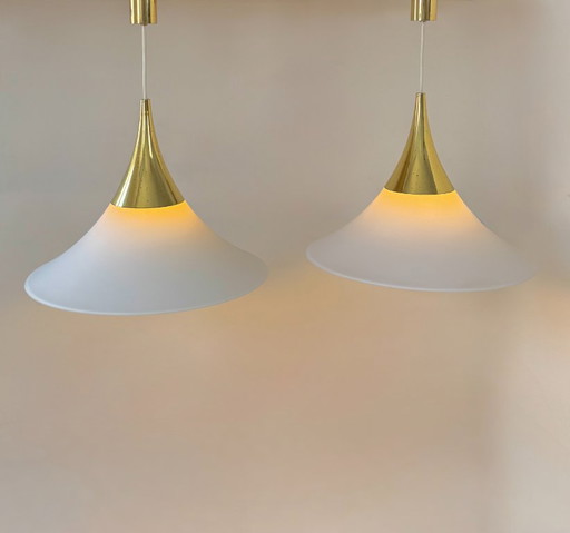 Paire de suspensions par Limburg en laiton et opaline, Allemagne 197