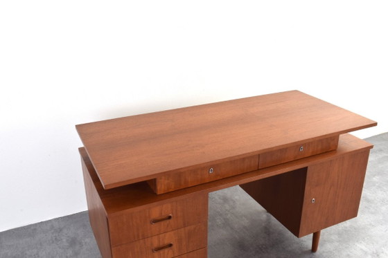 Escritorio de teca de mediados de siglo, década de 1960. – Wood (photo 16 of 18)