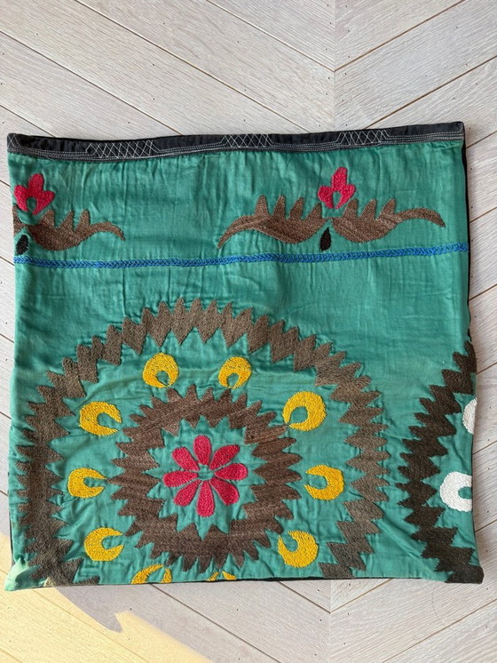 Image 1 of Coussin décoratif brodé vert style bohème Day Birger & Mikkelsen