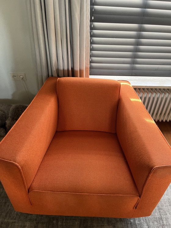 Image 1 of Deux magnifiques fauteuils orange Design en stock