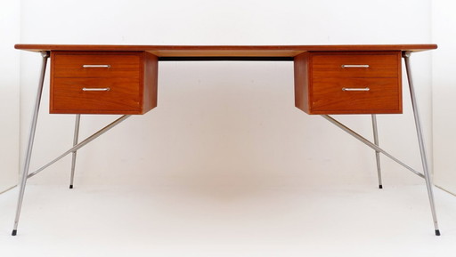 Scrivania modello 202 in teak di Børge Mogensen, anni '50