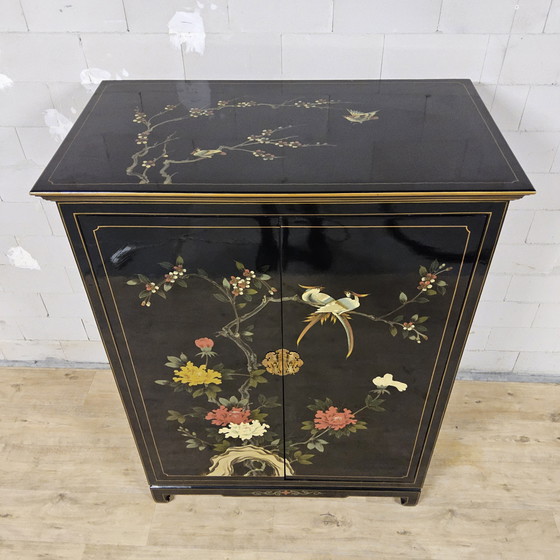 Image 1 of Vintage Chinese zwarte lakkast vogels en bloemen bohemian /bohemian kast (tv kast) oosterse kast 