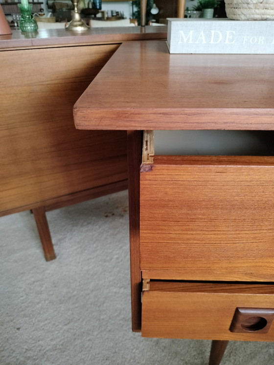 Image 1 of Scrivania vintage in teak, stile metà secolo