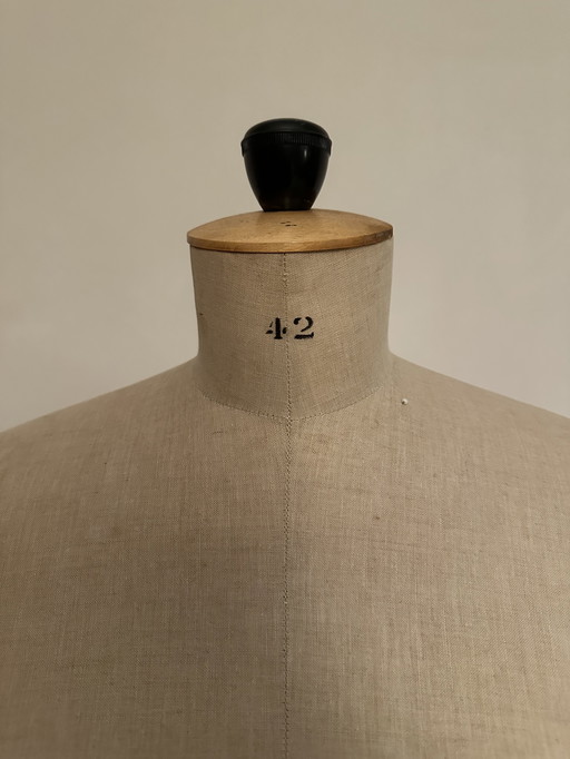 Vintage Juvenia paspop – maat 42 – linnen bekleding – metalen voet – Belgisch design