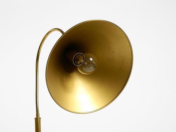 Bella, grande, originale lampada da tavolo in ottone con paralume conico, Mid-Century Modern (photo 12 of 20)