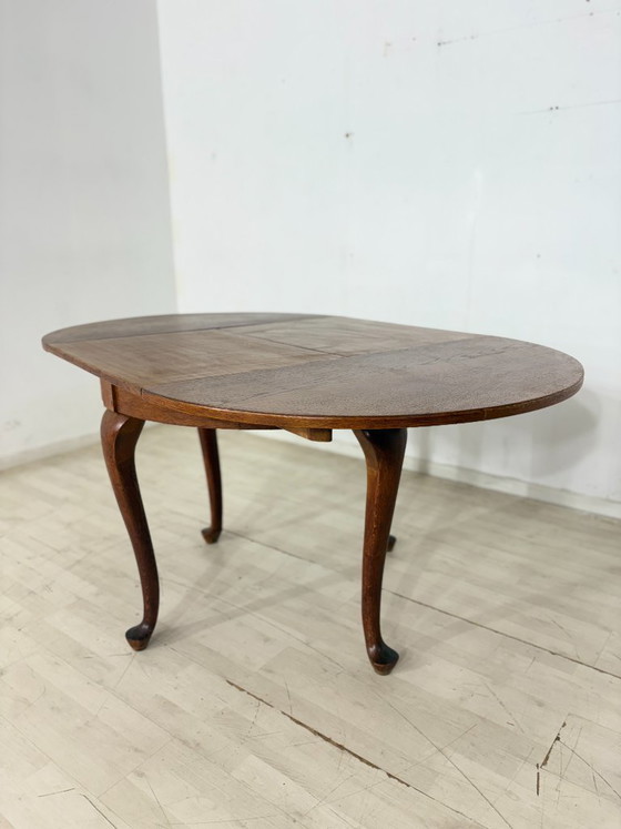 Image 1 of Classic Chippendale dining table – Round extendable table made of solid wood with timeless elegance