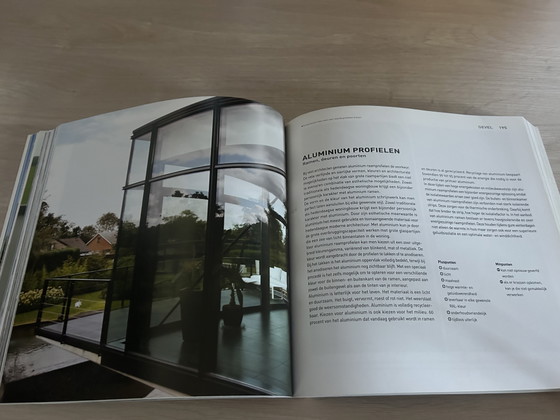 Image 1 of La Biblia Exterior