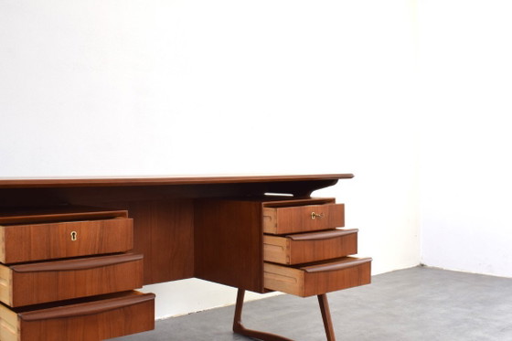 Image 1 of Scrivania esecutiva Mid-Century in teak di Svend Åge Madsen per H.P. Hansen, anni '60