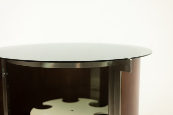 Image 1 of Eugenio Gerli, voor Tecno. Ronde salontafel met geïntegreerde bar. Circa 1960.