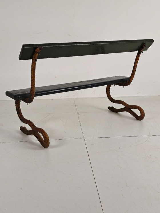 Image 1 of Banco de jardín victoriano antiguo de hierro fundido con forma de serpiente y ventana salediza.