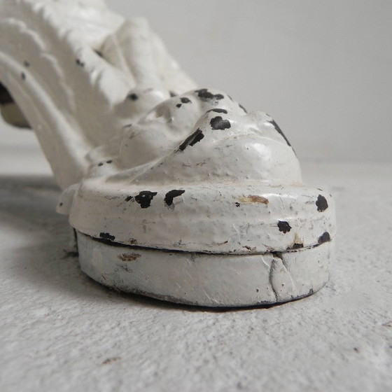 Image 1 of Mesa de bistró con patas de hierro fundido y tablero de mármol, década de 1920.