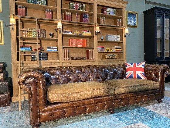 Image 1 of Canapé Chesterfield XL robuste, cigares vintage