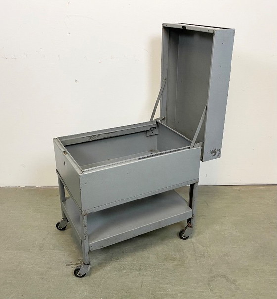Image 1 of Grijze industriële trolley, jaren 60