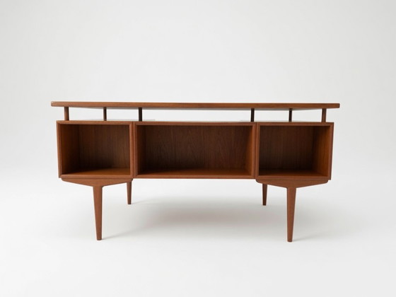 Image 1 of Bureau de direction danois en teck des années 1960