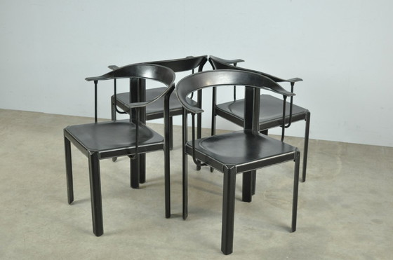Image 1 of Italiaanse postmoderne vintage leren eettafelstoelen, 1980s