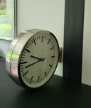 Bellissimo orologio da stazione a doppia faccia