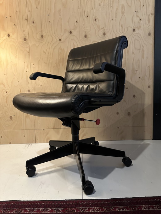 Walter Knoll. Fauteuil de direction conçu par Richard Sapper.